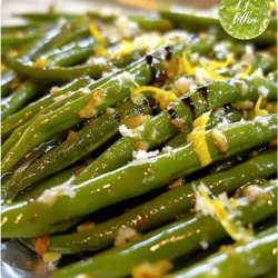 Für die perfekte Portion gerösteter Knoblauch-Grüner Bohnen brauchen Sie folgende Zutaten: - 450 g frische grüne Bohnen, geputzt - 6 Knoblauchzehen, fein gehackt - 3 Esslöffel Olivenöl - 1 Teelöffel Zitronenabrieb - Salz und Pfeffer nach Geschmack Diese Zutaten bilden die Basis für den vollen, köstlichen Geschmack. Die frischen grünen Bohnen geben einen knackigen Biss, während der Knoblauch ein starkes Aroma hinzufügt. Die Wahl der Gewürze und Öle ist wichtig. Ich empfehle: - 3 Esslöffel Olivenöl - Salz und Pfeffer nach Geschmack Olivenöl bringt die Aromen zusammen und hilft beim Rösten. Salz und Pfeffer verstärken den Geschmack der Bohnen und des Knoblauchs. Sie können auch weitere Gewürze hinzufügen, um eine besondere Note zu erzielen. Für ein wenig Extra können Sie Folgendes verwenden: - 1 Esslöffel Balsamico-Glasur (optional zum Beträufeln) - 60 g gehobelter Parmesan (optional zum Servieren) Die Balsamico-Glasur gibt eine süß-säuerliche Note, die wunderbar mit dem Knoblauch harmoniert. Parmesan sorgt für eine cremige Textur und rundet das Gericht ab. Diese optionalen Zutaten machen das Gericht noch festlicher und einladender. Für die vollständige Zubereitung folgen Sie dem [Full Recipe]. Zuerst waschen Sie die grünen Bohnen. Schneiden Sie die Enden ab. Sie wollen die Bohnen frisch und knackig. Nehmen Sie 450 g frische grüne Bohnen. Legen Sie sie in eine große Schüssel. Diese Bohnen sind die Basis unseres Gerichts. Jetzt kommt der Knoblauch. Nehmen Sie 6 Knoblauchzehen. Schneiden Sie sie sehr fein. Der Knoblauch gibt den Bohnen viel Geschmack. Fügen Sie den gehackten Knoblauch zu den Bohnen in der Schüssel hinzu. Mischen Sie alles gut. Der Geruch wird schon jetzt fantastisch sein. Heizen Sie den Ofen auf 200°C vor. Nehmen Sie die Schüssel mit den Bohnen und dem Knoblauch. Gießen Sie 3 Esslöffel Olivenöl darüber. Fügen Sie 1 Teelöffel Zitronenabrieb hinzu. Würzen Sie die Mischung mit Salz und Pfeffer. Rühren Sie gut um, bis alles gleichmäßig bedeckt ist. Legen Sie die Bohnen auf ein Backblech. Benutzen Sie Backpapier, damit nichts kleben bleibt. Rösten Sie die Bohnen im Ofen für 15-20 Minuten. Rühren Sie einmal während des Röstens um. Die Bohnen sind fertig, wenn sie zart und leicht braun sind. Nehmen Sie die Bohnen aus dem Ofen. Optional können Sie 1 Esslöffel Balsamico-Glasur darüber träufeln. Servieren Sie die Bohnen heiß. Sie können auch 60 g gehobelten Parmesan hinzufügen. Diese Kombination schmeckt einfach großartig. Für die vollständige Anleitung und Zutaten schauen Sie sich das [Full Recipe] an. Um die besten grünen Bohnen zu bekommen, wähle frische Bohnen. Sie sollten knackig und leuchtend grün sein. Schneide die Enden ab, um die Bohnen vorzubereiten. Röste sie im Ofen bei 200°C. So bleiben sie zart und knusprig. Die Röstdauer ist wichtig. Überprüfe die Bohnen nach 15 Minuten. Sie sollten leicht karamellisiert sein, aber nicht matschig. Knoblauch ist der Star in diesem Rezept. Hacke die Zehen fein, um den Geschmack zu intensivieren. Gib den Knoblauch mit den Bohnen und dem Öl in die Schüssel. Röste ihn mit den Bohnen im Ofen. So wird er goldbraun und süß. Achte darauf, dass der Knoblauch nicht verbrennt. Ein verbrannter Knoblauch schmeckt bitter. Für mehr Geschmack kannst du ein wenig Zitronenabrieb hinzufügen. Das bringt Frische in das Gericht. Balsamico-Glasur ist auch eine tolle Option. Sie fügt eine süße Note hinzu. Parmesan ist ein weiteres leckeres Topping. Er gibt den Bohnen einen cremigen, herzhaften Geschmack. Experimentiere mit verschiedenen Gewürzen, um dein eigenes Rezept zu kreieren. {{image_4}} Roasted Garlic Green Beans sind von Natur aus vegetarisch und vegan. Du kannst die Rezeptur leicht anpassen. Lass einfach den Parmesan weg, um die vegane Version zu erhalten. Diese Bohnen schmecken auch ohne Käse lecker. Du kannst sie mit einer leichten Sojasauce oder Nussöl verfeinern. Das bringt zusätzlichen Geschmack, der gut zu den Bohnen passt. Du kannst die grünen Bohnen mit anderen Gemüsesorten kombinieren. Karotten, Paprika oder Zucchini sind tolle Optionen. Schneide das Gemüse in gleich große Stücke, damit sie gleichmäßig garen. Mische das Gemüse mit den Bohnen und dem Knoblauch. So erhältst du eine bunte und gesunde Beilage. Experimentiere ruhig mit verschiedenen Farben und Texturen. Die Gewürze machen den Unterschied. Du kannst die Bohnen mit verschiedenen Kräutern würzen. Zum Beispiel passen Thymian oder Rosmarin gut dazu. Eine Prise Chili bringt etwas Schärfe. Auch Kreuzkümmel kann einen neuen Twist geben. Probiere es aus, um deinen eigenen Geschmack zu finden. Diese Abwandlungen machen das Gericht abwechslungsreich und spannend. Wenn Sie Reste von den gerösteten Knoblauch-Grünen Bohnen haben, ist die Aufbewahrung einfach. Lassen Sie die Bohnen zuerst auf Raumtemperatur abkühlen. Danach legen Sie sie in einen luftdichten Behälter. So bleiben sie frisch. Sie können auch ein Stück Frischhaltefolie oder ein Tuch über den Behälter legen. Das hilft zusätzlich, die Feuchtigkeit zu halten. Zum Aufwärmen der Bohnen können Sie die Mikrowelle oder den Ofen nutzen. Mögen Sie es schnell? Dann geben Sie die Bohnen in die Mikrowelle. Erhitzen Sie sie für 30 Sekunden und prüfen Sie, ob sie warm sind. Für mehr Geschmack und Textur nutzen Sie den Ofen. Heizen Sie ihn auf 180°C vor und legen Sie die Bohnen auf ein Backblech. Rösten Sie sie für etwa 10 Minuten. So bleiben sie knusprig. Im Kühlschrank sind die gerösteten Knoblauch-Grünen Bohnen etwa 3 bis 4 Tage haltbar. Bewahren Sie sie in einem luftdichten Behälter auf. Achten Sie darauf, sie nicht länger als nötig zu lagern. Je frischer die Bohnen, desto besser der Geschmack. Wenn Sie die Bohnen länger aufbewahren möchten, können Sie sie auch einfrieren. So halten sie sich mehrere Monate. Geröstete Knoblauch-Grüne Bohnen benötigen etwa 30 Minuten. Die Zeit setzt sich aus 10 Minuten Vorbereitung und 20 Minuten Rösten zusammen. Wenn Sie den Ofen auf 200°C vorheizen, läuft alles glatt. Das Rösten hilft, die Bohnen zart und schmackhaft zu machen. Sie sollten alle 15 Minuten umdrehen, damit sie gleichmäßig garen. Ja, Sie können die Bohnen im Voraus zubereiten. Sie können sie nach dem Rösten in einem luftdichten Behälter im Kühlschrank aufbewahren. So bleiben sie frisch für bis zu drei Tage. Wenn Sie bereit sind zu essen, können Sie sie einfach aufwärmen. Nutzen Sie den Ofen oder die Mikrowelle, um sie wieder heiß zu machen. Ein wenig frischer Knoblauch kann den Geschmack auffrischen. Geröstete Knoblauch-Grüne Bohnen passen zu vielen Beilagen. Sie sind toll zu gegrilltem Hähnchen oder Lachs. Auch mit Pasta und Risotto harmonieren sie gut. Diese Bohnen bringen Farbe und Geschmack auf den Teller. Sie können sie auch als Teil eines großen Salatbuffets verwenden. Ihr frischer Geschmack wird die Gäste begeistern. Geröstete Knoblauch-Grüne Bohnen sind einfach zuzubereiten und lecker. Wir haben die Hauptzutaten, die Zubereitung und nützliche Tipps erläutert. Es ist wichtig, die Bohnen perfekt zu rösten und interessante Variationen auszuprobieren. Das richtige Lagern sorgt für frische Reste, die einfach wieder aufzuwärmen sind. Denke daran, du kannst diese Bohnen vielfältig nutzen. Es gibt viele Möglichkeiten, sie in deine Mahlzeiten einzubauen. Genieße die gewürzten Aromen bei deinem nächsten Essen!