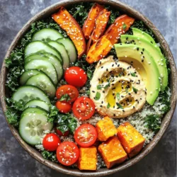 Um eine einfache Veggie Buddha Bowl zuzubereiten, benötigst du folgende Hauptzutaten: - 1 Tasse Quinoa, gut abgespült - 2 Tassen Gemüsebrühe oder Wasser - 1 Tasse Kirschtomaten, halbiert - 1 mittelgroße Salatgurke, gewürfelt - 1 rote Paprika, gewürfelt - 1 Tasse geröstete Süßkartoffeln (ca. 1 mittelgroße Süßkartoffel) - 1 Avocado, in Scheiben geschnitten - 1 Tasse Grünkohl oder Spinat, grob gehackt Quinoa ist eine großartige Basis. Sie ist nahrhaft und hat einen tollen Biss. Die Kirschtomaten und die Salatgurke bringen Frische. Rote Paprika sorgt für Farbe und Geschmack. Süßkartoffeln fügen Süße und Textur hinzu. Avocado macht die Bowl cremig. Grünkohl oder Spinat bieten viele Vitamine. Das Dressing macht die Bowl noch besser. Hier sind die Zutaten: - 1/4 Tasse Hummus - 2 Esslöffel Tahini - Saft von 1 Zitrone - Salz und Pfeffer nach Geschmack - 2 Esslöffel Olivenöl - Optional zur Garnierung: Sesamsamen, Mikrogreens oder frische Kräuter Hummus ist eine tolle Proteinquelle. Tahini bringt einen nussigen Geschmack. Zitronensaft fügt Frische hinzu, während Olivenöl gesund ist. Du kannst das Dressing nach deinem Geschmack anpassen. Garnierungen wie Sesamsamen oder frische Kräuter machen die Bowl optisch ansprechend und lecker. Für die genauen Mengen und Zubereitung kannst du die Full Recipe ansehen. Um Quinoa richtig zu kochen, spüle sie gut ab. Das entfernt Bitterstoffe, die den Geschmack beeinträchtigen. Nimm einen mittelgroßen Topf. Gib die abgespülte Quinoa und zwei Tassen Gemüsebrühe oder Wasser hinein. Erhitze alles auf mittlerer bis hoher Hitze, bis es kocht. Dann reduziere die Hitze und decke den Topf ab. Lass die Quinoa etwa 15 Minuten köcheln. Sie sollte fluffig sein. Wenn die Flüssigkeit aufgesogen ist, nimm den Topf vom Herd. Lasse die Quinoa ein paar Minuten ruhen, dann lockere sie mit einer Gabel auf. Heize den Ofen auf 200°C vor. Schäle die Süßkartoffeln und schneide sie in kleine Würfel. Mische sie in einer Schüssel mit etwas Olivenöl, Salz und Pfeffer. Das gibt Geschmack. Verteile die Würfel gleichmäßig auf einem Backblech. Röste die Süßkartoffeln für 25 bis 30 Minuten. Wende sie einmal während des Röstens. Sie sollten goldbraun und zart sein. Jetzt kommt der Spaß! Fülle die Quinoa als Basis in eine große Schüssel oder Bowl. Ordne dann den gehackten Grünkohl oder Spinat auf einer Seite an. Füge die Kirschtomaten, Gurken, gerösteten Süßkartoffeln und Avocadoscheiben hinzu. Denke daran, Farben zu nutzen. Das macht die Bowl schöner und appetitlicher. Für das Dressing nimm eine kleine Schüssel. Vermenge Tahini, Zitronensaft, eine Prise Salz und etwas Wasser. Rühre alles gut um, bis die gewünschte Konsistenz erreicht ist. Wenn du es dünner magst, füge mehr Wasser hinzu. Probiere es vorher und passe den Geschmack an. Für die vollständige Anleitung und die genauen Mengen kannst du das Full Recipe ansehen. Meal Prep macht die Zubereitung von Buddha Bowls einfach. Koche Quinoa und Gemüse im Voraus. Bewahre sie in luftdichten Behältern auf. So sparst du Zeit während der Woche. Du kannst die Quinoa bis zu fünf Tage im Kühlschrank lagern. Gemüse bleibt frisch, wenn du es in einem feuchten Tuch aufbewahrst. Du kannst deine Buddha Bowl ganz nach deinem Geschmack anpassen. Für vegane oder glutenfreie Optionen wähle spezielle Zutaten. Zum Beispiel, verwende glutenfreien Quinoa oder Hülsenfrüchte. Füge auch Tofu oder Tempeh hinzu, um mehr Protein zu bekommen. Diese Optionen machen das Gericht nahrhafter und sättigender. Eine schöne Bowl sieht ansprechend aus und macht mehr Spaß. Nutze viele Farben und Texturen. Mische grünes Gemüse mit leuchtenden Tomaten und orangefarbener Süßkartoffel. Das Auge isst mit! Garnierungen wie Sesamsamen oder frische Kräuter geben der Bowl den letzten Schliff. Diese kleinen Details machen den großen Unterschied in der Präsentation. Für die vollständige Anleitung, schau dir das [Full Recipe] an. {{image_4}} Um deine Buddha Bowl noch nahrhafter zu machen, füge proteinreiche Zutaten hinzu. Hülsenfrüchte sind eine tolle Wahl. Kichererbsen oder Linsen geben der Bowl einen schönen Biss. Tofu oder Tempeh sind ebenfalls gut. Sie nehmen den Geschmack der anderen Zutaten gut auf und machen die Bowl sättigender. Du kannst sie einfach anbraten oder marinieren. Nüsse oder Samen sind auch eine kreative Ergänzung. Mandeln und Kürbiskerne sind knusprig und lecker. Sie liefern gesunde Fette und zusätzliche Proteine. Streue sie einfach über deine Bowl, um einen schönen Crunch zu erhalten. Der Schlüssel zu einer guten Buddha Bowl liegt in frischem Gemüse. Nutze saisonales Gemüse für den besten Geschmack. Im Frühling sind Spargel und Radieschen lecker. Im Sommer probiere Zucchini und Mais. Im Herbst sind Kürbis und Rüben großartig. Im Winter kannst du Wurzelgemüse wie Karotten und Pastinaken verwenden. Saisonales Gemüse hat oft mehr Nährstoffe und Geschmack. Schau, was auf dem Markt ist, und wähle die besten Optionen. Das Dressing ist das Herzstück deiner Buddha Bowl. Tahini-Dressing ist klassisch, aber du kannst auch variieren. Ein fruchtiges Dressing aus Orangensaft und Honig bringt Frische. Für einen scharfen Kick probiere Chili- oder Ingwer-Dressings. Mische die Zutaten gut und passe die Konsistenz nach deinem Geschmack an. Experimentiere mit verschiedenen Kombinationen. So bleibt jede Buddha Bowl spannend und lecker. Für eine detaillierte Anleitung zur Zubereitung und den Zutaten empfehle ich die [Full Recipe]. Frische Zutaten sind wichtig für einen leckeren Geschmack. Lagere sie richtig, um ihre Frische zu erhalten. Gemüse wie Gurken und Paprika bleiben am besten im Kühlschrank. Verwende dafür einen luftdichten Behälter. Süßkartoffeln sollten an einem kühlen, dunklen Ort liegen. Quinoa kann in einem trockenen, lichtgeschützten Behälter aufbewahrt werden. Achte darauf, die Zutaten vor dem Lagern gut zu waschen. Die Buddha Bowl lässt sich gut aufbewahren. Du kannst sie in einem luftdichten Behälter im Kühlschrank lagern. So bleibt sie frisch für bis zu drei Tage. Wenn du die Bowl vorbereitest, lagere die Saucen separat, damit das Gemüse knusprig bleibt. Achte darauf, die Bowl vor dem Servieren gut zu kühlen. Das Wiedererwärmen der Buddha Bowl ist einfach. Du solltest sie in der Mikrowelle oder auf dem Herd erhitzen. Achte darauf, die Bowl gleichmäßig zu erwärmen. Füge ein wenig Wasser hinzu, um das Gemüse saftig zu halten. Vermeide es, die Bowl zu lange zu erhitzen, damit sie nicht matschig wird. So bleibt der Geschmack frisch und lecker. Du kannst deine Buddha Bowl bis zu drei Tage im Kühlschrank aufbewahren. Achte darauf, sie in einem luftdichten Behälter zu lagern. So bleiben die Zutaten frisch. Wenn du sie länger aufbewahren möchtest, friere die Komponenten besser separat ein. So vermeidest du matschige Zutaten beim Auftauen. Ja, du kannst die Quinoa durch Reis oder Bulgur ersetzen. Beide Optionen sind lecker und nahrhaft. Brauner Reis hat einen nussigen Geschmack, während Bulgur leicht und fluffig wird. Experimentiere mit verschiedenen Kohlenhydraten, um deine perfekte Buddha Bowl zu finden. Ja, die Buddha Bowl ist vegan. Sie enthält keine tierischen Produkte. Alle Zutaten, wie Gemüse, Quinoa und Hummus, sind pflanzlich. Du kannst die Bowl also genießen, ohne dir Gedanken über tierische Inhaltsstoffe machen zu müssen. Ja, Rohkost ist eine tolle Ergänzung! Du kannst Karotten, Paprika und Brokkoli roh verwenden. Frisches Gemüse bietet einen knackigen Biss und mehr Nährstoffe. Füge auch Sprossen oder Radieschen hinzu, um mehr Farbe und Geschmack zu erhalten. Ja, die Buddha Bowl kann glutenfrei sein. Quinoa, Gemüse und Hummus sind glutenfrei. Achte darauf, glutenfreie Brühe und Tahini zu wählen. So kannst du sicher sein, dass deine Bowl für glutenempfindliche Personen geeignet ist. Eine Buddha Bowl bietet viel Vielfalt und Spaß beim Essen. Wir haben die Hauptzutaten, die Zubereitung und viele Tipps behandelt. Egal, ob Sie Ihren eigenen Stil finden oder die Bowl anpassen wollen, die Optionen sind endlos. Experimentieren Sie mit verschiedenen Zutaten und Dressings, um Ihre perfekte Kombination zu finden. Halten Sie die hochwertigen Nahrungsmittel frisch und genießen Sie gesunde Mahlzeiten. So bleibt Ihre Buddha Bowl immer köstlich und ansprechend. Machen Sie die Buddha Bowl zu einem Genuss auf Ihrem Tisch!
