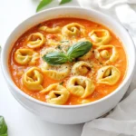 Für dieses leckere Rezept benötigst du einige Hauptzutaten. Hier ist die Liste: - 2 Tassen Tortellini (frisch oder gefroren) - 1 Dose (28 oz) zerdrückte Tomaten - 1 Dose (15 oz) Tomatensauce - 1 mittelgroße Zwiebel, gewürfelt - 3 Knoblauchzehen, fein gehackt - 2 Tassen Gemüsebrühe - 1 Tasse Schlagsahne - 1 Tasse geriebener Parmesan Diese Zutaten bilden die Basis für die cremige Tomatensauce. Die Tortellini sind die Stars dieses Gerichts. Du kannst frische oder gefrorene verwenden, je nach dem, was du hast. Die Gewürze und Kräuter geben dem Gericht den besonderen Geschmack. Hier sind die wichtigsten: - 1 Teelöffel getrocknetes Basilikum - 1 Teelöffel getrockneter Oregano - 1 Teelöffel Knoblauchpulver - Salz und Pfeffer nach Geschmack Basilikum und Oregano bringen frische Aromen. Knoblauchpulver fügt Tiefe hinzu. Salz und Pfeffer runden alles ab. Diese Gewürze sind einfach zu finden und geben deinem Gericht den perfekten Kick. Um das Gericht zu vervollständigen, kannst du es noch dekorieren. Hier sind einige Ideen: - Frische Basilikumblätter zum Garnieren (optional) Frische Basilikumblätter sind nicht nur hübsch, sie bringen auch einen tollen Geschmack. Du kannst das Gericht mit einem Stück Brot servieren, um die Sauce aufzutunken. Die Kombination macht das Essen besonders lecker. Zuerst gebe ich die zerdrückten Tomaten, die Tomatensauce, die gewürfelte Zwiebel, den gehackten Knoblauch und die Gemüsebrühe in den Slow Cooker. Dann streue ich das getrocknete Basilikum, den Oregano und das Knoblauchpulver darüber. Es ist wichtig, die Zutaten gut umzurühren, damit sich die Aromen verbinden. So entsteht eine leckere Basis für die Tortellini. Ich decke den Slow Cooker ab und stelle ihn auf niedrige Temperatur für 4 Stunden oder auf hohe Temperatur für 2 Stunden. Wenn ich frische Tortellini nutze, füge ich diese 2 Stunden vor dem Ende der Garzeit hinzu, wenn der Slow Cooker auf niedriger Hitze ist. Bei hoher Hitze gebe ich sie 1 Stunde vorher dazu. Für gefrorene Tortellini warte ich bis zum Ende der Garzeit. Nach der Kochzeit rühre ich die Schlagsahne und den geriebenen Parmesan unter die Mischung. Das schafft eine cremige Textur, die einfach himmlisch ist. Ich schmecke alles mit Salz und Pfeffer ab. Dann lasse ich die Tortellini für weitere 15-20 Minuten auf niedriger Temperatur garen. Danach rühre ich alles erneut um und garniere die Tortellini mit frischen Basilikumblättern. Um die perfekte cremige Konsistenz zu erreichen, ist Timing alles. Fügen Sie die Schlagsahne und den Parmesan erst nach dem Kochen hinzu. Rühren Sie diese Zutaten gut um, damit sie sich gut vermischen. Achten Sie darauf, die Tortellini nicht zu früh hinzuzufügen. Bei frischen Tortellini sollten diese zwei Stunden vor Ende der Garzeit hinzugefügt werden. Bei gefrorenen Tortellini kommen diese erst gegen Ende der Garzeit hinein. Dadurch bleibt die Textur der Tortellini ideal. Dos: - Verwenden Sie frische Zutaten, wenn möglich. - Rühren Sie die Mischung regelmäßig, um ein Anbrennen zu verhindern. - Passen Sie die Gewürze nach Ihrem Geschmack an. Don'ts: - Fügen Sie die Tortellini nicht zu früh hinzu. - Lassen Sie den Slow Cooker nicht zu lange offen, um Dampf zu halten. - Ignorieren Sie die Abgeschmecktheit. Probieren Sie das Gericht vor dem Servieren. Servieren Sie die Tortellini mit frischem Brot oder einem grünen Salat. Ein Baguette passt gut, um die cremige Sauce aufzutunken. Auch geröstetes Gemüse ergänzt den Geschmack perfekt. Für einen besonderen Touch können Sie frische Basilikumblätter als Garnierung verwenden. Diese bringen sowohl Farbe als auch Geschmack. {{image_4}} Um das Rezept spannend zu halten, probiere doch verschiedene Zutaten aus. Du kannst zum Beispiel: - Frische Spinatblätter hinzufügen. Sie geben einen tollen Geschmack und Farbe. - Pilze wie Champignons oder Steinpilze verwenden. Sie bringen eine erdige Note. - Käse wie Ricotta oder Feta kann die Tortellini bereichern. - Wurst wie italienische Wurst oder Speck für einen herzhaften Geschmack. Diese Alternativen machen das Gericht lebendiger und interessanter. Falls du eine vegetarische oder vegane Variante suchst, gibt es viele tolle Möglichkeiten. Du kannst: - Die Schlagsahne durch Kokosmilch oder Cashew-Creme ersetzen. Diese machen die Sauce cremig und lecker. - Den Parmesan durch nussige Hefeflocken ersetzen. Sie geben einen ähnlichen Käsegeschmack ohne tierische Produkte. - Bei den Brühen darauf achten, dass sie gemüsefrei sind. So bleibt das Gericht rein pflanzlich. Diese Anpassungen sind einfach und schmecken fantastisch! Die Jahreszeiten sind perfekt, um unser Rezept anzupassen. Im Frühling kannst du: - Frische Erbsen hinzufügen, um eine süße Note zu bekommen. - Bärlauch für einen frischen, würzigen Geschmack nutzen. Im Sommer bieten sich: - Zucchini oder Paprika an, um mehr Gemüse und Farbe reinzubringen. Im Herbst ist: - Kürbis eine tolle Wahl. Er macht das Gericht samtig und süß. Im Winter kannst du: - Wurzelgemüse wie Karotten oder Sellerie verwenden. Sie bringen eine schöne Tiefe in die Sauce. Diese saisonalen Zutaten machen das Gericht frisch und spannend! Nachdem Sie die cremigen Tomaten Tortellini zubereitet haben, lassen Sie das Gericht abkühlen. Füllen Sie die Reste in einen luftdichten Behälter. Lagern Sie die Tortellini im Kühlschrank. So bleiben sie 3 bis 4 Tage frisch. Wenn Sie mehr machen oder Reste haben, können Sie die Tortellini einfrieren. Nutzen Sie gefriergeeignete Behälter oder Beutel. So halten sie bis zu 3 Monate. Zum Wiedererwärmen, tauen Sie die Tortellini im Kühlschrank auf. Dann erhitzen Sie sie langsam in einem Topf. Fügen Sie eventuell etwas Brühe hinzu, um die Sauce wieder cremig zu machen. Achten Sie darauf, die Tortellini richtig zu lagern. Überprüfen Sie immer das Haltbarkeitsdatum der Zutaten. Wenn die Tortellini seltsam riechen oder die Farbe sich ändert, essen Sie sie nicht. Frische Zutaten sorgen für den besten Geschmack und die beste Sicherheit. Ja, du kannst frische Tortellini verwenden. Sie geben dem Gericht eine tolle Textur. Wenn du frische Tortellini nimmst, füge sie zwei Stunden vor Ende der Garzeit hinzu, wenn du auf niedriger Hitze kochst. Bei hoher Hitze kommen sie eine Stunde vorher hinein. So bleiben sie al dente und köstlich. Um die Sauce intensiver zu machen, kannst du mehr Gewürze hinzufügen. Eine Prise roter Pfeffer oder mehr Knoblauchpulver kann helfen. Auch ein Schuss Balsamico-Essig sorgt für mehr Tiefe. Du kannst auch frische Kräuter wie Basilikum oder Oregano nutzen. Diese geben der Sauce eine frische Note und einen tollen Aroma-Kick. Ja, das Rezept ist sehr flexibel. Du kannst verschiedene Gemüsesorten wie Spinat oder Pilze hinzufügen. Für eine proteinreichere Option kannst du Hähnchen oder Wurst hinzufügen. Vegane Alternativen sind auch möglich, wenn du pflanzliche Sahne und Käse verwendest. So passt das Rezept zu vielen Geschmäckern und Vorlieben. In diesem Blogbeitrag haben wir die Hauptzutaten für Tomaten-Tortellini besprochen. Ich habe erklärt, wie man Schritt für Schritt das Gericht zubereitet. Zudem gab es Tipps für die perfekte Konsistenz und Ideen für Variationen. Denken Sie daran, dass auch Aufbewahrung wichtig ist, damit das Gericht frisch bleibt. Probieren Sie die verschiedenen Möglichkeiten aus und gestalten Sie Ihr Rezept nach Ihrem Geschmack. So wird Ihr Abendessen ein Hit!