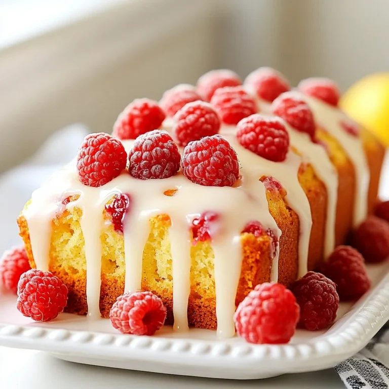 Für einen perfekten Himbeer-Zitronen-Loaf-Kuchen brauchst du folgende Zutaten: - 1 ½ Tassen Weizenmehl - 1 TL Backpulver - ½ TL Natron - ½ TL Salz - ½ Tasse ungesalzene Butter, weichgestellt - 1 Tasse Kristallzucker - 2 große Eier - 1 TL Vanilleextrakt - Schale von 1 Zitrone - ½ Tasse frischer Zitronensaft - 1 Tasse frische Himbeeren (plus zusätzlich für die Dekoration) - ½ Tasse Puderzucker (für den Zuckerguss) - 1-2 EL Zitronensaft (für den Zuckerguss) Diese Zutaten geben dem Kuchen seinen frischen Geschmack. Die Himbeeren bringen Süße und Säure. Die Zitronenschale verstärkt das Aroma. Falls du glutenfrei backen möchtest, kannst du das Weizenmehl durch eine glutenfreie Mischung ersetzen. Achte darauf, dass die Mischung Xanthan enthält. Dies hilft, die Struktur des Kuchens zu halten. Für eine vegane Variante kannst du die Eier durch Apfelmus oder eine Banane ersetzen. Nutze auch vegane Butter oder Kokosöl. Die Qualität der Zutaten ist entscheidend. Verwende frische Himbeeren. Sie haben den besten Geschmack. Achte auch auf die Butter. Hochwertige Butter macht den Kuchen reichhaltiger. Frischer Zitronensaft sorgt für einen lebendigen Geschmack. Vermeide Konzentrat. Die Schale der Zitrone sollte unbehandelt sein. So erhältst du das beste Aroma. Wenn du hochwertige Zutaten verwendest, wird dein Himbeer-Zitronen-Loaf-Kuchen besonders lecker und saftig. {{ingredient_image_2}} Heize deinen Ofen auf 175°C (350°F) vor. Fette eine Kastenform (9x5 Zoll) gut ein. Bestäube die Form mit etwas Mehl. Dies verhindert, dass der Kuchen kleben bleibt. In einer mittleren Schüssel mische das Weizenmehl, Backpulver, Natron und Salz. Stelle diese Mischung beiseite. In einer großen Schüssel schlage die weiche Butter und den Kristallzucker. Nutze einen Mixer und schlage für 3-4 Minuten. Die Mischung sollte hell und luftig sein. Füge die Eier einzeln hinzu. Rühre gut um nach jedem Ei. Dann füge Vanilleextrakt und Zitronenschale hinzu. Nun füge die trockenen Zutaten abwechselnd mit dem frischen Zitronensaft hinzu. Beginne und ende mit der Mehlmischung. Rühre nur, bis alles gerade vermischt ist. Füge die Himbeeren vorsichtig hinzu. Achte darauf, sie nicht zu zerdrücken. Gieße den Teig in die vorbereitete Kastenform. Streiche die Oberfläche glatt. Backe das Brot für 50-60 Minuten. Teste mit einem Zahnstocher in der Mitte. Wenn er sauber herauskommt, ist das Brot fertig. Lass das Brot 10 Minuten in der Form auskühlen. Danach lege es vorsichtig auf ein Kuchengitter, um vollständig abzukühlen. Für den Zuckerguss mische Puderzucker mit 1-2 Esslöffeln Zitronensaft. Rühre, bis die Mischung glatt ist. Gieße den Zuckerguss über das abgekühlte Brot. Dekoriere mit zusätzlichen frischen Himbeeren. Das gibt eine schöne und frische Note. Um einen perfekten Teig zu machen, sind frische Zutaten wichtig. Achte darauf, die Butter weich und nicht geschmolzen zu verwenden. Mische die trockenen Zutaten gut, damit der Teig gleichmäßig wird. Wenn du die Himbeeren hinzufügst, falte sie vorsichtig unter. So bleiben sie ganz und verleihen Geschmack. Ein häufiger Fehler ist, den Teig zu lang zu rühren. Rühre nur, bis alles gerade vermischt ist. Zu viel Rühren kann den Kuchen trocken machen. Auch das Überfüllen der Kastenform kann schiefgehen. Lass genug Platz für den Kuchen, damit er gut aufgehen kann. Achte darauf, den Kuchen im richtigen Moment aus dem Ofen zu nehmen. Um den besten Backzeitpunkt zu erkennen, benutze einen Zahnstocher. Stecke ihn in die Mitte des Kuchens. Wenn er sauber herauskommt, ist der Kuchen fertig. Wenn noch Teig daran klebt, backe ihn einige Minuten länger. Lass den Kuchen nach dem Backen in der Form auskühlen, bevor du ihn auf ein Kuchengitter legst. Pro Tipps Richtige Buttertemperatur: Stellen Sie sicher, dass die Butter weich, aber nicht geschmolzen ist. Dies sorgt für die beste Textur und ein gleichmäßiges Aufgehen des Brotes. Frische Himbeeren: Verwenden Sie frische Himbeeren für den besten Geschmack. Sie sind saftiger und verleihen dem Brot eine schöne Farbe. Zitronenschale abreiben: Achten Sie darauf, nur die gelbe Schale der Zitrone abzureiben und das Weiße zu vermeiden, da es bitter sein kann. Abkühlzeit beachten: Lassen Sie das Brot vollständig abkühlen, bevor Sie den Zuckerguss hinzufügen, damit dieser nicht verläuft und eine schöne Glasur bildet. {{image_4}} Möchten Sie etwas ändern? Fügen Sie andere Früchte hinzu! Statt Himbeeren können Sie Blaubeeren oder Erdbeeren verwenden. Diese Früchte bringen eine andere Süße und Frische. Sie können auch eine Mischung aus verschiedenen Beeren machen. Achten Sie darauf, die Menge gleich zu halten, um die Textur nicht zu verändern. So bleibt der Kuchen leicht und fluffig. Für eine vegane Version können Sie die Eier durch Apfelmus oder Leinsamen ersetzen. Verwenden Sie 1/4 Tasse Apfelmus pro Ei. Alternativ mischen Sie einen Esslöffel Leinsamen mit drei Esslöffeln Wasser und lassen es etwas quellen. Anstelle von Butter nutzen Sie Kokosöl oder veganen Margarine. So bleibt der Kuchen saftig und lecker. Der Zuckerguss ist einfach, aber Sie können kreativ werden! Statt Puderzucker können Sie auch Agavendicksaft oder Honig verwenden. Mischen Sie diese süßen Stoffe mit etwas Zitronensaft. Das ergibt einen anderen, aber köstlichen Geschmack. Wenn Sie es fruchtiger mögen, fügen Sie etwas pürierte Frucht hinzu. So wird der Zuckerguss bunt und einzigartig! Um Ihren Himbeer-Zitronen-Loaf frisch zu halten, lagern Sie ihn in einem luftdichten Behälter. Ein trockener und kühler Ort ist ideal. Vermeiden Sie direkte Sonneneinstrahlung. Stellen Sie sicher, dass das Brot vollständig abgekühlt ist, bevor Sie es lagern. So bleibt es länger saftig und lecker. Frischer Loaf bleibt bei richtiger Lagerung etwa 3 bis 4 Tage haltbar. Für längere Haltbarkeit können Sie ihn einfrieren. Wickeln Sie das Brot fest in Frischhaltefolie und legen Sie es in einen Gefrierbeutel. So bleibt der Geschmack erhalten. Gefrorenes Brot kann bis zu 3 Monate aufbewahrt werden. Um das Brot wieder aufzuwärmen, nehmen Sie es aus der Verpackung. Legen Sie es in den Ofen bei 150°C für etwa 10 bis 15 Minuten. So wird es schön warm und frisch. Alternativ können Sie auch die Mikrowelle nutzen. Erwärmen Sie es in kurzen Intervallen, um es nicht zu trocken werden zu lassen. Um Himbeeren frisch zu halten, lagere sie im Kühlschrank. Legen Sie die Beeren in eine flache Schüssel. Decken Sie sie locker mit Folie ab. So bleibt die Luft zirkulieren und die Beeren werden nicht matschig. Vermeiden Sie es, die Himbeeren zu waschen, bis Sie bereit sind, sie zu verwenden. Feuchtigkeit kann ihre Haltbarkeit verringern. Ja, gefrorene Himbeeren sind eine gute Option! Sie bringen einen ähnlichen Geschmack, auch wenn sie weich sind. Achten Sie darauf, sie vor der Verwendung leicht zu tauen. Tupfen Sie überschüssige Feuchtigkeit mit einem Küchentuch ab. Dadurch wird der Teig nicht zu nass. Gefrorene Himbeeren sind eine praktische Wahl, besonders außerhalb der Saison. Um das Brot glutenfrei zu machen, ersetzen Sie das Weizenmehl durch glutenfreies Mehl. Achten Sie darauf, eine Mischung zu wählen, die für Backwaren geeignet ist. Fügen Sie eventuell ein Bindemittel wie Xanthan oder Guarkernmehl hinzu. Diese helfen, die Struktur zu erhalten. Testen Sie das Rezept zuerst in kleinen Mengen, um die Textur zu prüfen. Als Beilage passen frische Beeren gut zum Himbeer-Zitronen-Loaf. Ein Klecks Schlagsahne oder griechischer Joghurt ist ebenfalls lecker. Für einen besonderen Touch können Sie Minzblätter oder Zitronenscheiben verwenden. Diese Beilagen bringen Farbe und Frische auf den Tisch. Sie sind einfach und machen das Dessert noch ansprechender. Im Artikel haben wir die Zutaten für den Himbeer-Zitronen-Zest-Delight erkundet. Eine gute Qualität der Zutaten ist entscheidend. Dann führten wir Sie durch die step-by-step Anleitung für Zubereitung und Backen. Tipps und Tricks helfen, Fehler zu vermeiden und den perfekten Teig zu erhalten. Variationen bieten neue Ideen, zum Beispiel vegane Optionen. Schließlich gab es wichtige Hinweise zur Lagerung und Haltbarkeit. Mit diesen Informationen können Sie jetzt selbst ein köstliches Brot backen. Viel Spaß beim Ausprobieren!