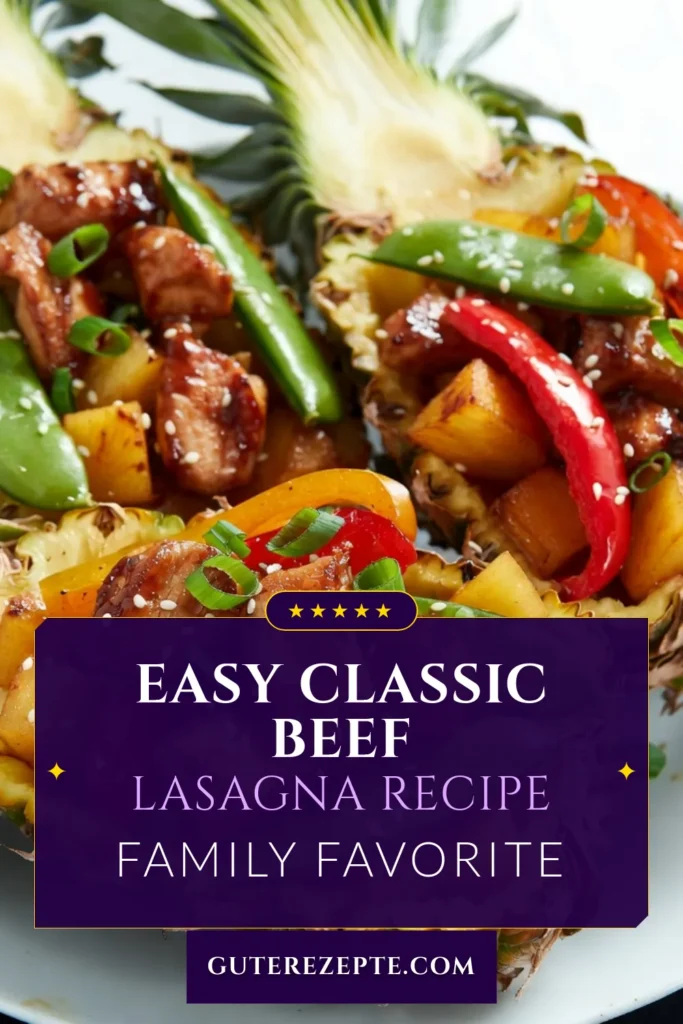 Genießen Sie unser tropisches Teriyaki-Hähnchen in köstlichen Ananas-Hähnchen-Schalen! Dieses gesunde Hähnchen-Rezept kombiniert zartes Hähnchen mit einer würzigen Teriyaki-Sauce und frischem Gemüse. Perfekt für ein schönes Abendessen oder zum Teilen mit Freunden. Probieren Sie unser Ananas-Hähnchen-Rezept aus und bringen Sie Urlaubsfeeling in Ihre Küche! Speichern Sie es jetzt! #TeriyakiRezepte #GesundesHähnchenRezept #AnanasHähnchenRezept #GefüllteAnanasSchalen